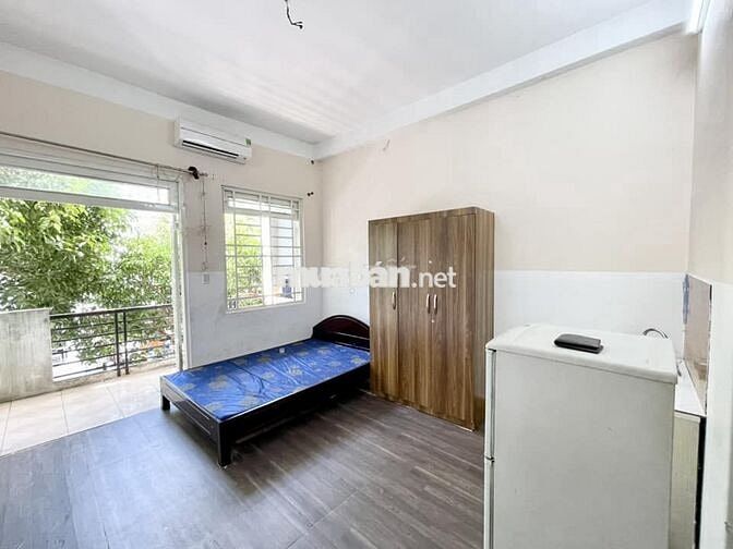 chính chủ cho thuê phòng đẹp, có ban công rộng, cửa sổ lớn, NVS riêng