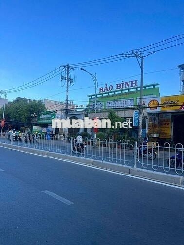 Nhà mặt tiền lê Văn Quới 9 x 40 trống suốt