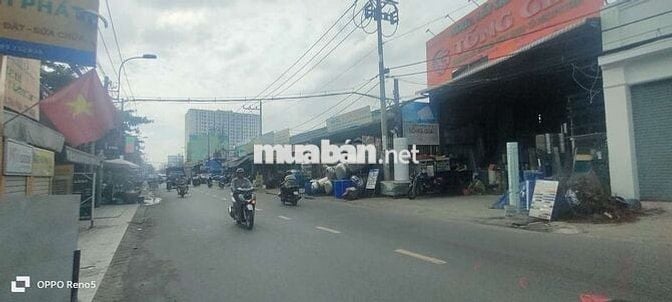 Nhà mặt tiền gần ngã tư bốn xã 8 x 33