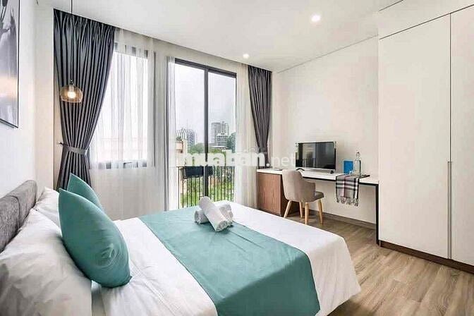 CHO THUÊ PHÒNG BAN CÔNG GIÁ RẺ VIEW THOÁNG LẦU CAO NGAY CỐNG QUỲNH Q1