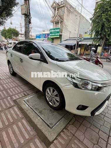 Toyota Vios màu Trắng 5 chỗ