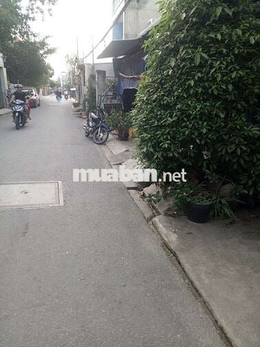 Cho thuê mặt bằng kinh doanh  đẹp gần ngã tư