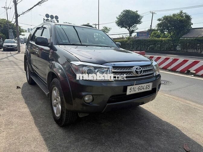 Toyota Fortuner 2010 2.5G - 100000 km