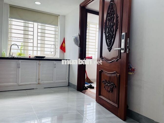 Pass phòng ban cong 22m2 nội thất đầy đủ gần Etown