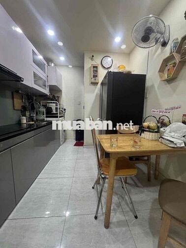 Nhà 50m2 sử dụng, 2PN, cách hẻm lớn 10m, gần chợ Tân Bình