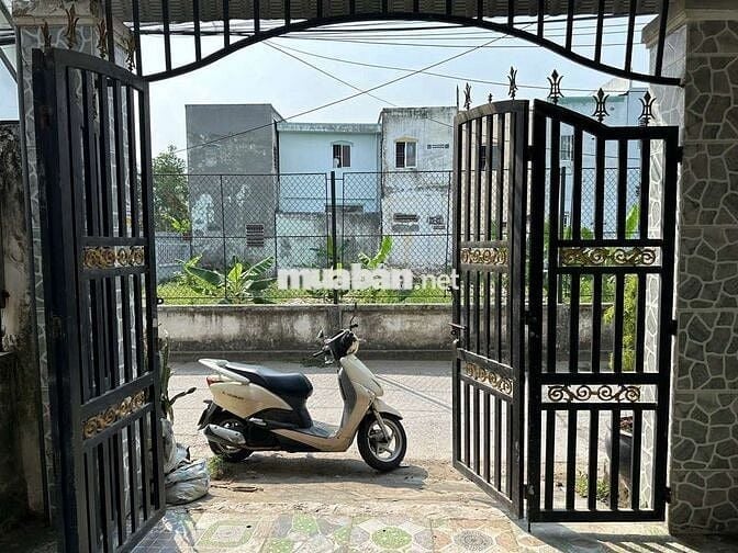 Cần bán nhà trệt rộng , vị trí đẹp phù hợp ở và kinh doanh