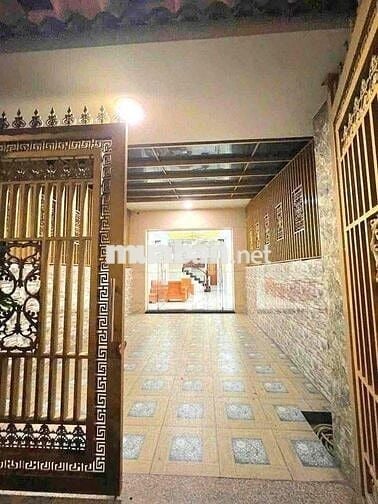 cho thuê nhà gần siêu thị Bigc Go có nội thất , sân oto