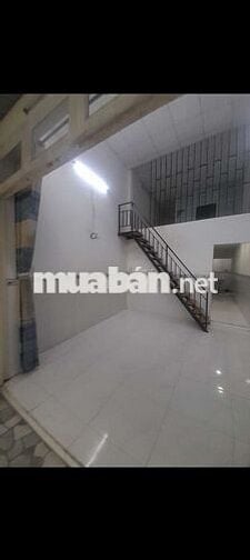 Nhà đang trống dọn vào ở đc liền , diện tích : 3,5 × 14 + sân để xe