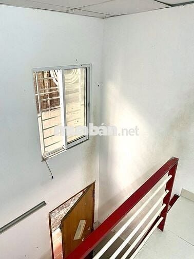 Phòng trọ 12 m2, Đường Trần Xuân Soạn, ngay chân Cầu Rạch Ông