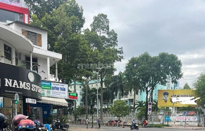Bán nhà mặt tiền Nguyễn Trãi , P8 , Q5 , sầm uất ngay ngả tư