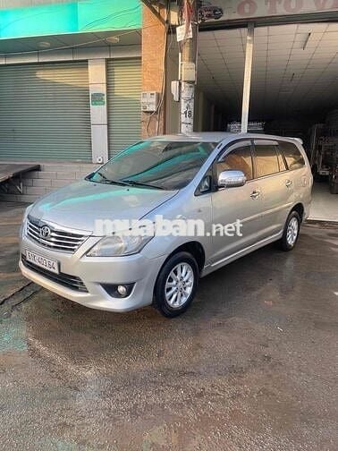 Toyota Innova 2013E Bạc