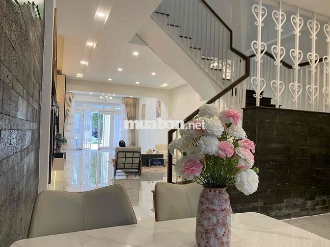 🎄🎄 Nhà 3 tầng đường 7,5m đối diện công viên ,3pn ,full nội thất