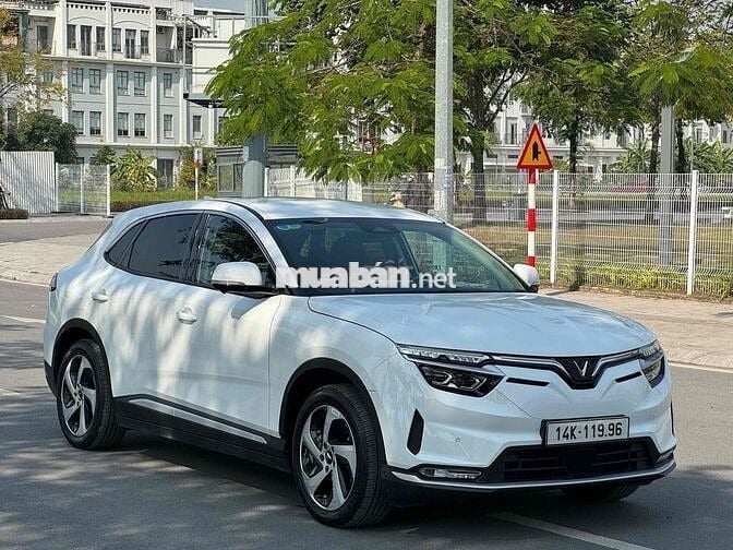 VF8 Eco 2023 Mua Pin Catl siêu lướt 8.000km