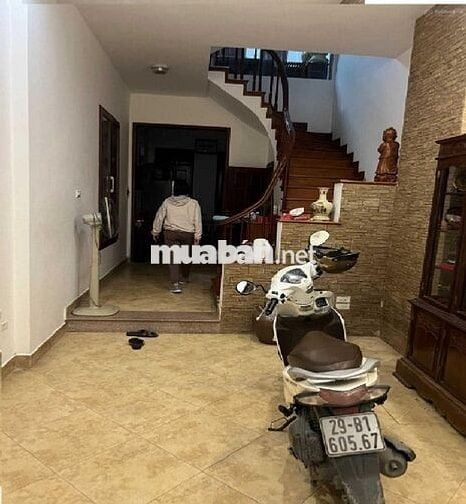 Nhà ngõ 83 phố Nguyễn Khang, Dt 50m2 x 5 tầng ô tô đậu cửa có nội thất