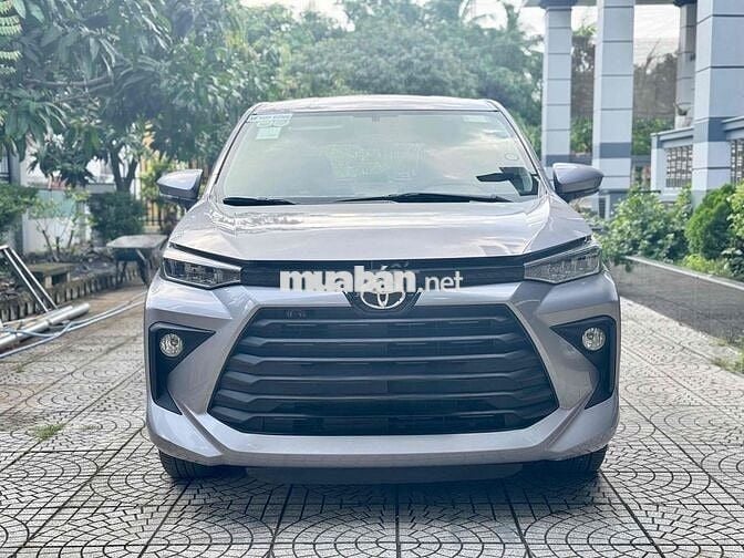 Toyota Avanza Premio 2022 Bạc 4000km