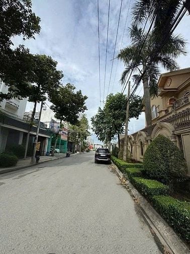 Cần bán đất mặt tiền hẻm 12m thông xe ô tô