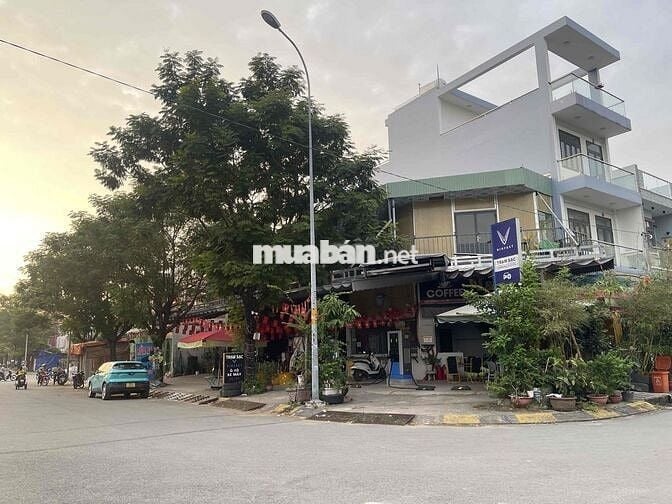 Lô góc 2 MT, xây dựng tự do, 190m2 chính chủ gần Vành đai 2, CC Navita