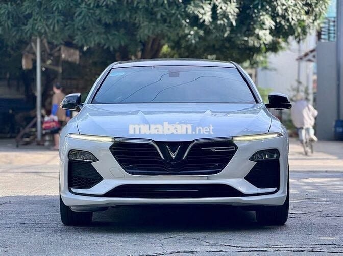 VinFast LUX SA2.0 Turbo 2022 Trắng