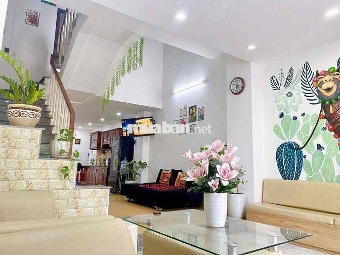 nhà mặt tiền cách biển 3p đi bộ