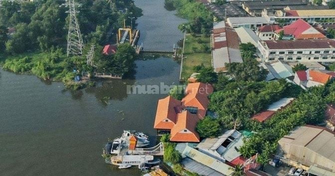 Bán nhà hàng có bến đậu du thuyền tại Nơ Trang Long. Thu nhập 500tr/th