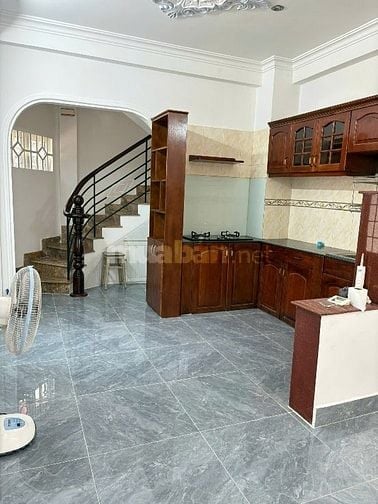 Bán nhà 4 tầng – góc 3 mặt tiền đường Nguyễn Thượng Hiền, Phú .