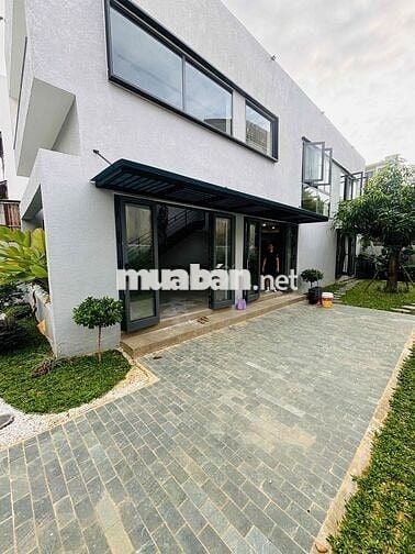 CHO THUÊ VILLA SÂN VƯỜN MỚI 100% KHU HỒ NGHINH GẦN BIỂN