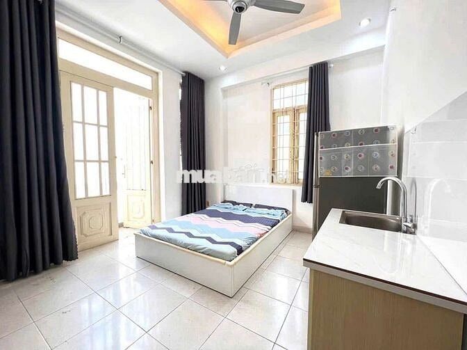 Cho thuê phòng ban công đầy đủ nội thất gần sân bay