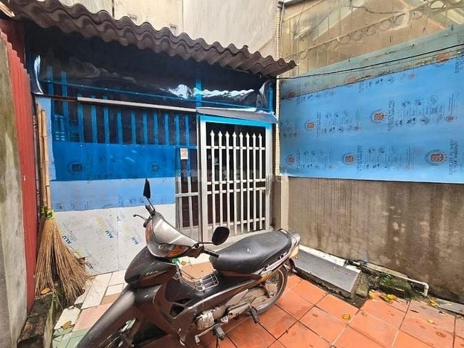 Chỉ nhỉnh 5 tỷ , 4.3 x 9 Hẻm Xe Hơi thông ,Khuông Việt - Tân Phú .