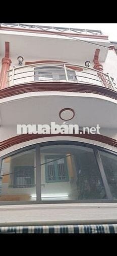 Nhà,cách mạng tháng tám.1 trệt,2 lầu,sân thượng.