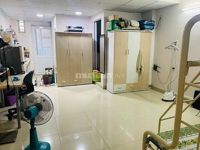 Cần bán CHDV đang kinh doanh 60 triệu / tháng ở Quận 10. 