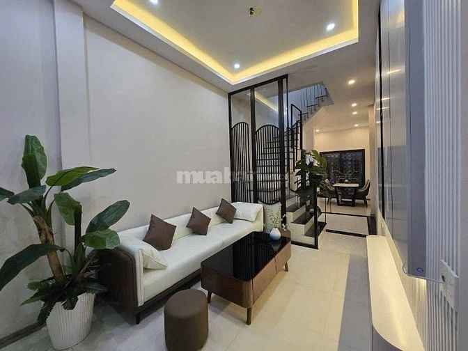 Nhà Đẹp Gần Phố Bùi Ngọc Dương, Hai Bà 40m, 4 tầng, mt 3.5m, 9.95 tỷ