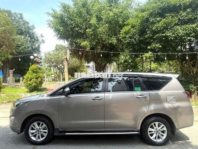 Toyota Innova 2018 Nâu vàng Số sàn