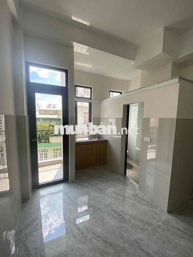 Phòng 30m2 có ban công riêng, gác lửng 4tr2