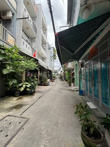 Bán nhà 4 tầng đúc BTCT hẻm . Đường Hòa Bình, P.5, Q.11. 4,1m x 11m.