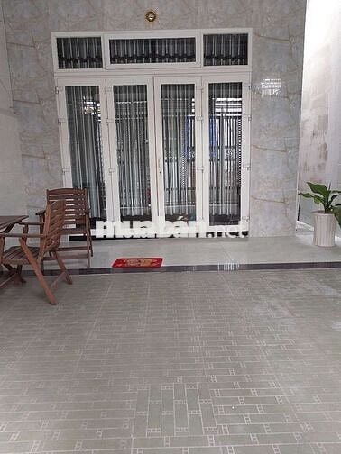 Bán nhà sổ hồng riêng.dt 100m2 công nhận đủ