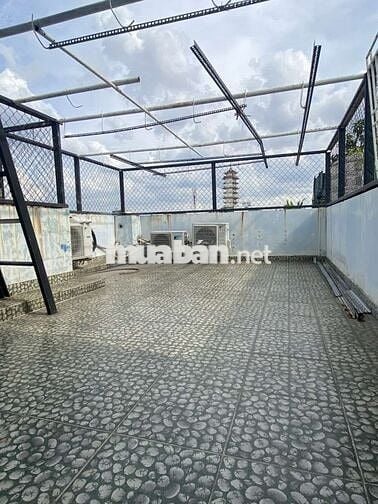 MẶT TIỀN ĐƯỜNG 20 MÉT GẦN TRƯỜNG HỌC VÀ ỦY BAN PHƯỜNG