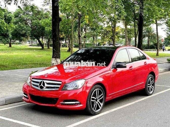 Mercedes-Benz C-Class Đỏ 5 chỗ
