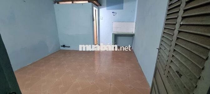 Phòng trọ diện tích 18m2 đường Huỳnh Tấn Phát