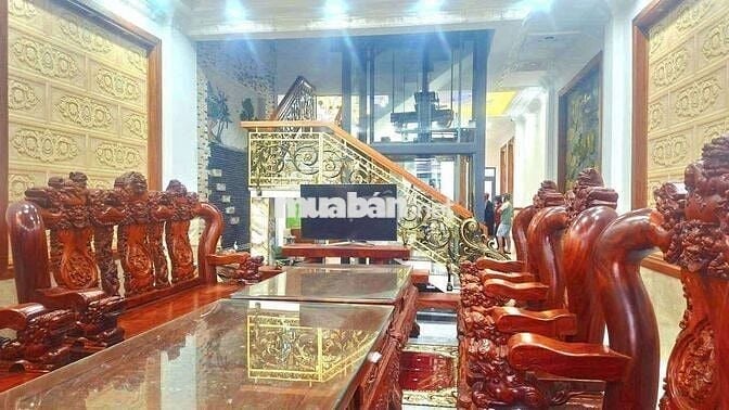 Cho thuê nhà gần trung tâm y tế dĩ an dt 200m2