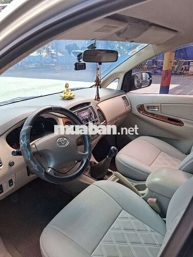 Toyota Innova Bạc 7 chỗ Số sàn