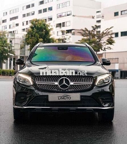 Mercedes GLC300 4Matic - Model 2020 - Đen/Nâu