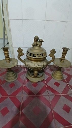 Lư đồng cao 40cm nặng 7.5kg gồm đôi nến dày 