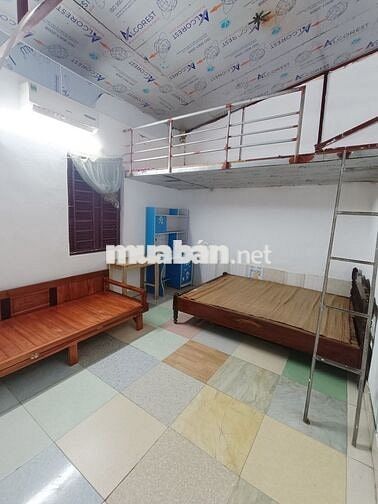 Phòng đẹp gác xép đủ đồ kv Chùa Láng_vệ sinh chung_giá 2.3tr_điện3.5k