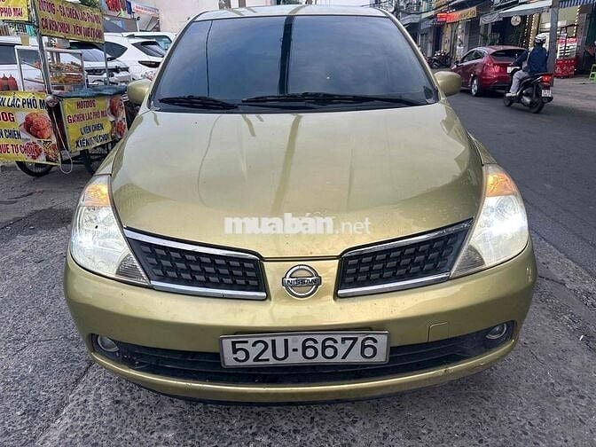 Nissan Tiida Vàng đồng 5 chỗ Số tự động