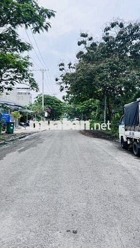 Đất Nguyễn Văn Tạo - Ngay trường QT Mỹ. Đường bàn cờ, dân cư đông.