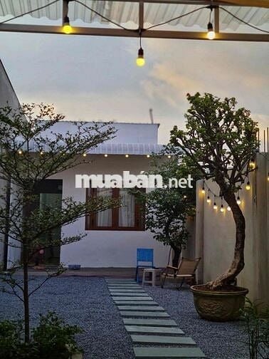 nhà vườn hiện đại. mới keng. tân hiệp Hóc Môn.