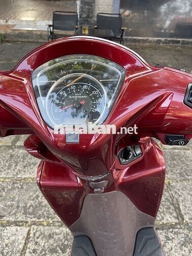 Honda Vision 2022 màu Đỏ khoá smartkey