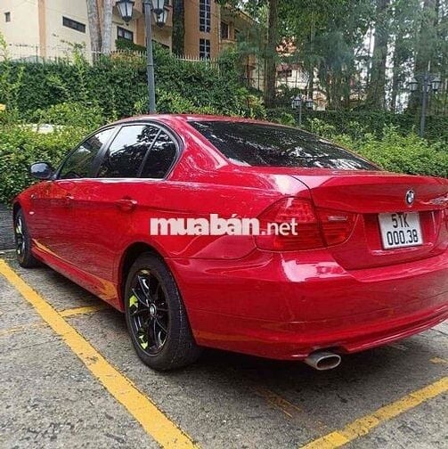 BMW 320i màu Đỏ