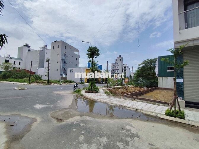 Đất 2 mặt tiền phía sau chợ Bàu Bàng , Sổ Hồng Riêng , hợp để đầu tư