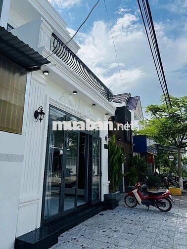 THANH LÍ PHÁT MÃI NHÀ 1 TRỆT , 1 LẦU , SHR , GIÁ TỐT .